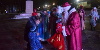 Традиционные колядки прошли в Хохольском в Рождественский сочельник (фото)