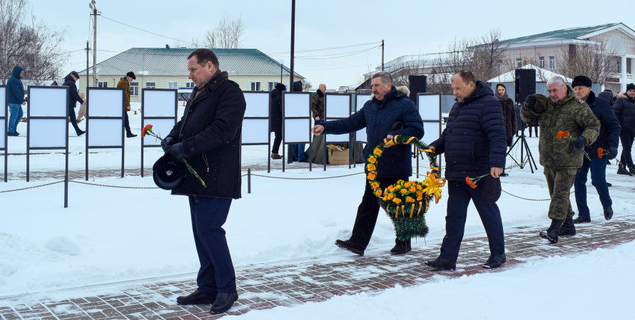 Торжественное мероприятие в честь Дня памяти воинов-интернационалистов провели в селе Хохол